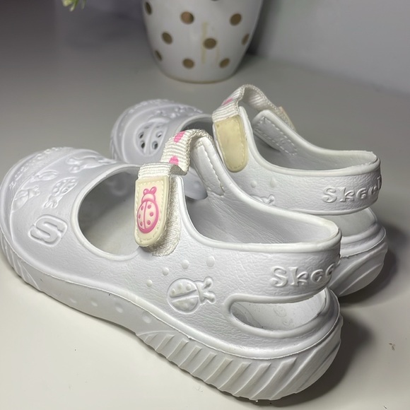 SKECHERS. KIDS SHOES. GIRLS WHITE ULTRALIGHT WHITE SHOES SIZE 8 - Picture 15 of 17